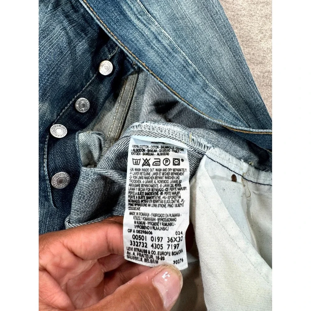 Levis 501 Original Fit Jeans Mens 36x32 Blue Denim Mid Rise Straight 00501-0197